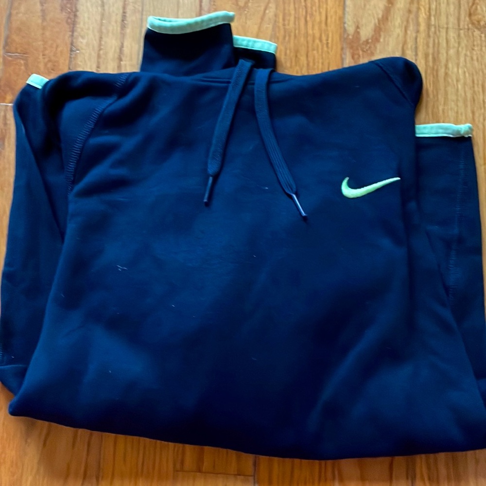 Woman’s Nike Hoddie